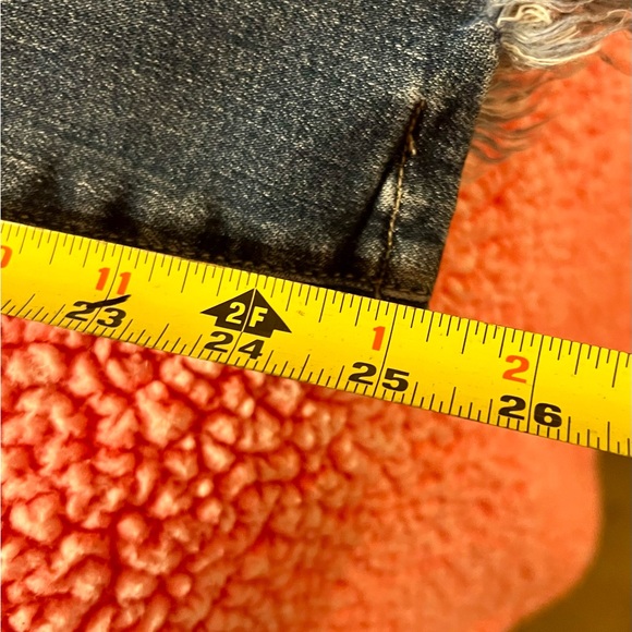 JUDY BLUE FRAYED LEG JEANS - Picture 10 of 11